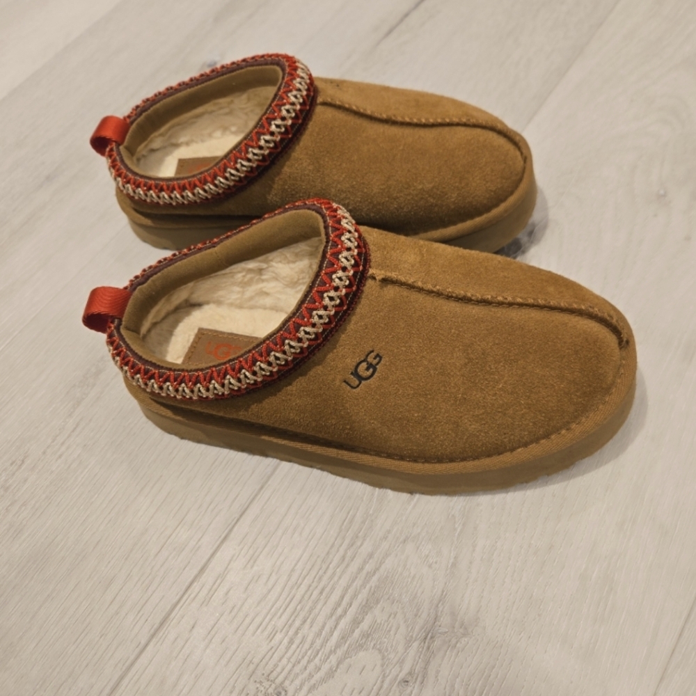 UGG Kids Tazz Slippers Size 2